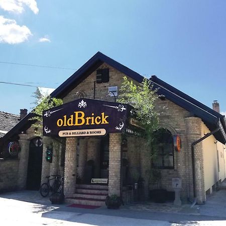 Oldbrick Pub Hotel Sombor Ngoại thất bức ảnh