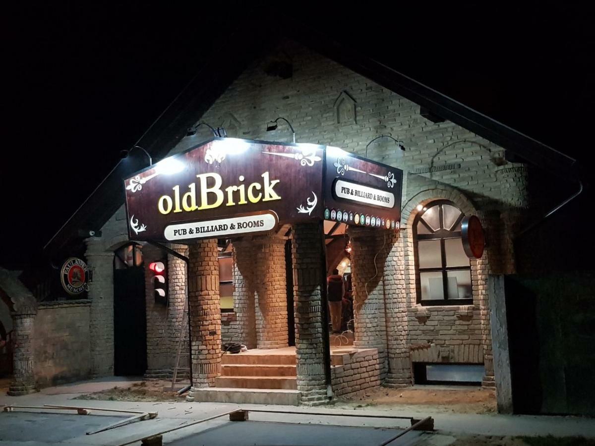 Oldbrick Pub Hotel Sombor Ngoại thất bức ảnh