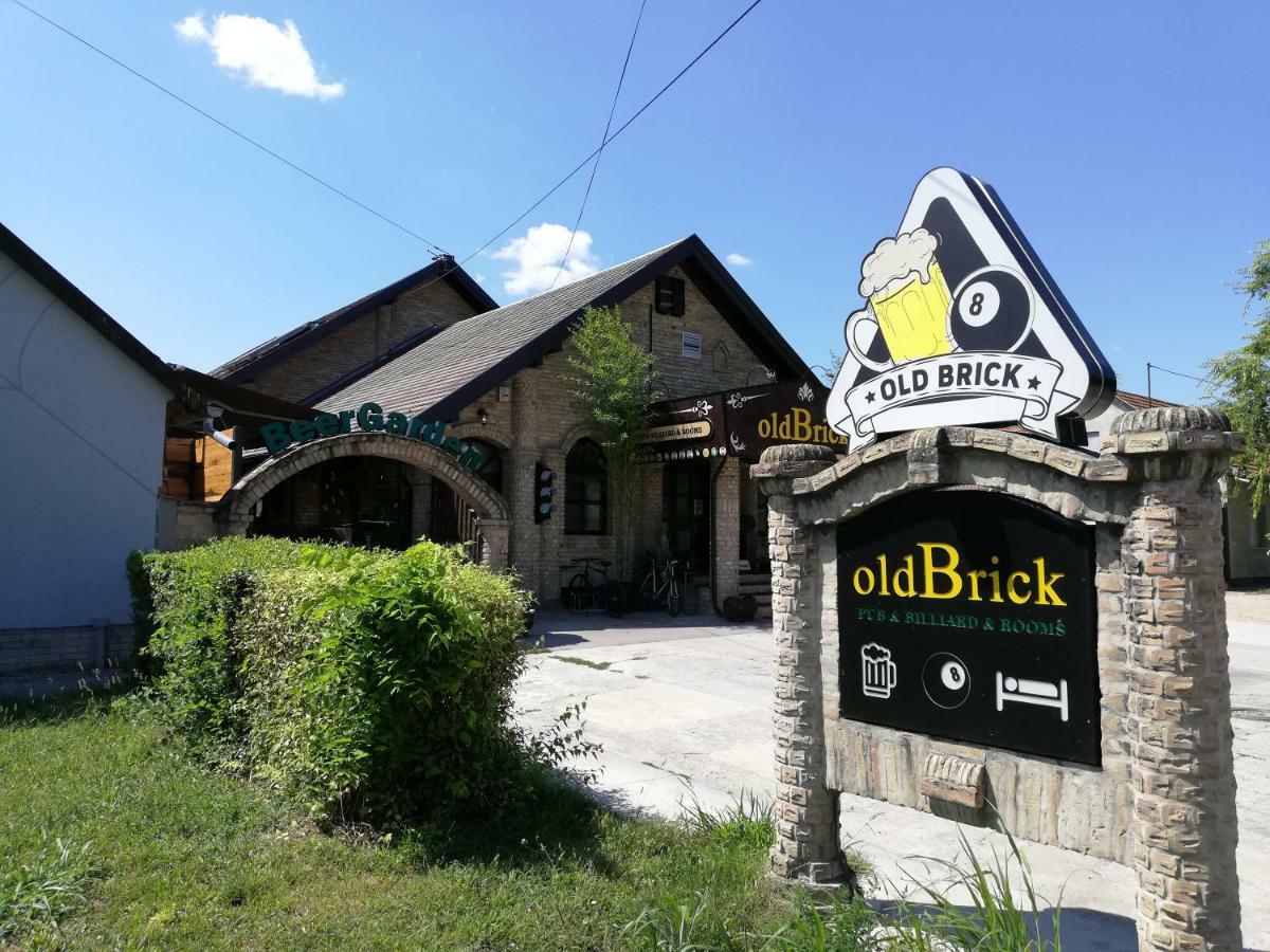 Oldbrick Pub Hotel Sombor Ngoại thất bức ảnh